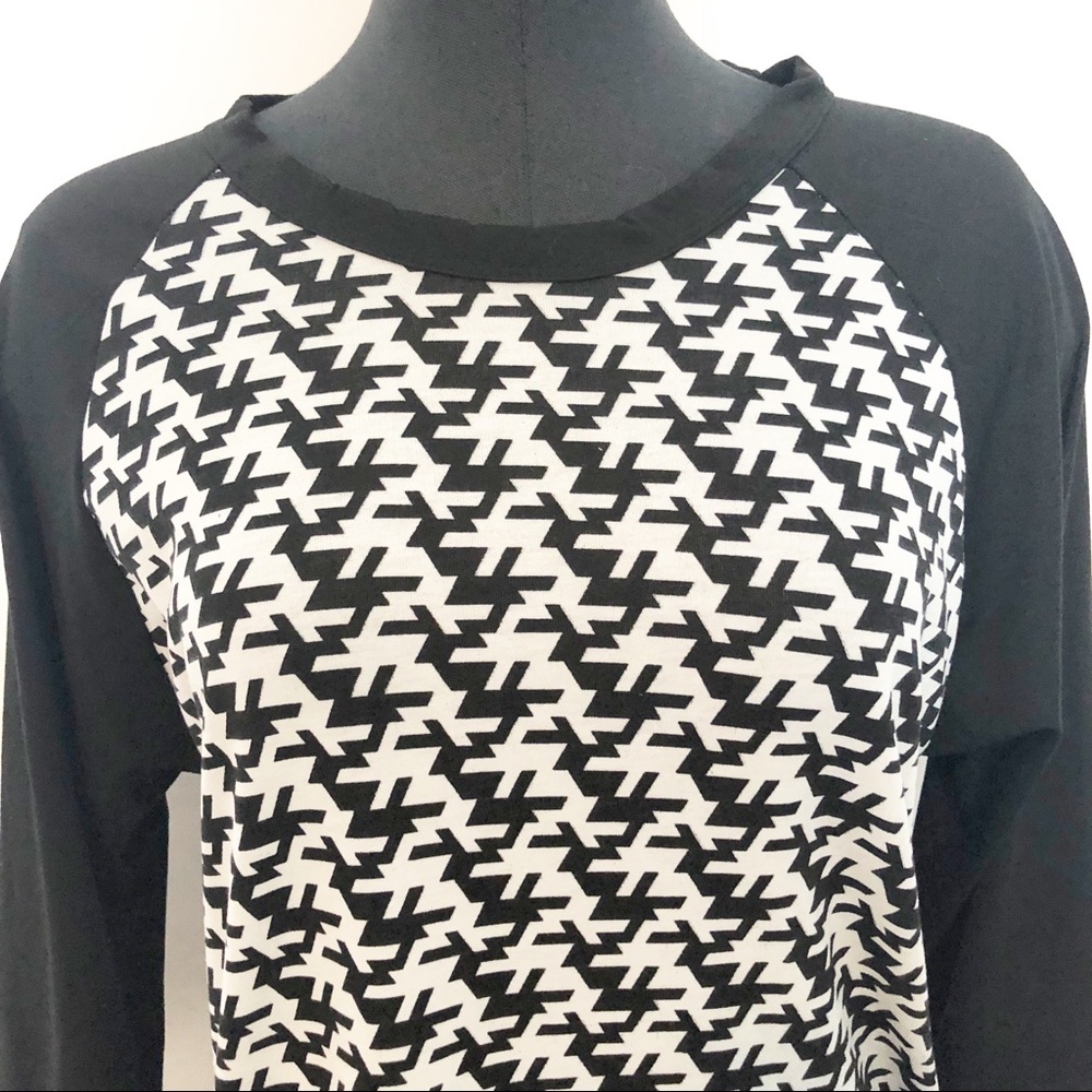 LulaRoe Randy Black and White Top - Picture 2 of 2